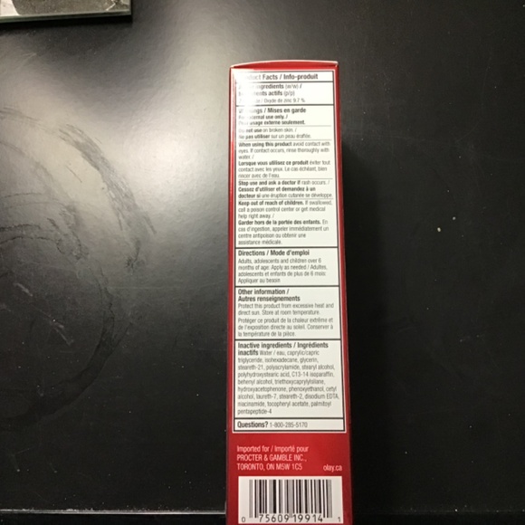 Olay Regenerist Mineral SPF 15 Hydrating Moisturizer - Picture 2 of 2